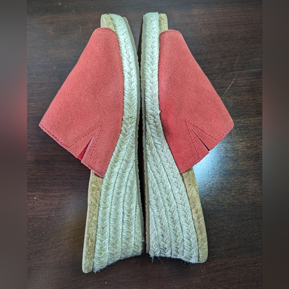 UGG Red Suede Wedge open toe Size 5 - Picture 10 of 10